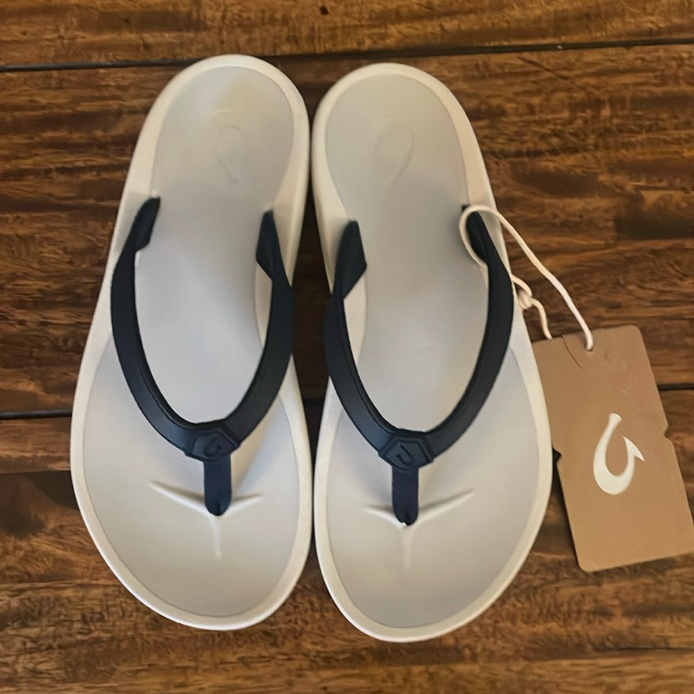 NWT Olukai flip flop sandals Pi’oe. Trench blue/grey size 6